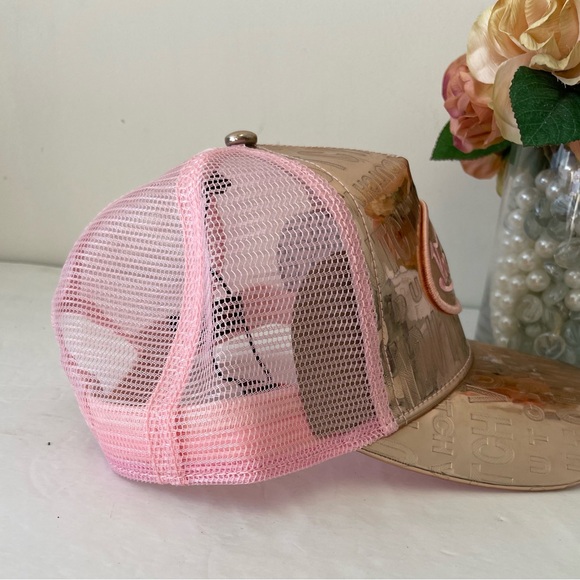 NWT Von Dutch mirror hat and embossed logo. - Picture 3 of 7